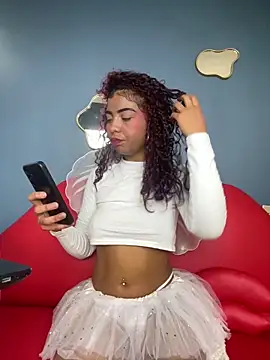 PrettyTiana  online show from 10.10.25