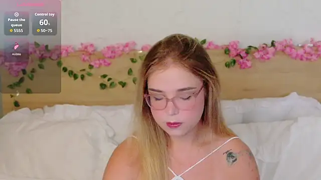 Lilith Bonheur online show from 12.16.25