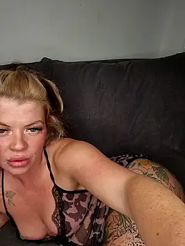 Snapshot of Just_peaches_not_cream chatting on 10.02.25 Just peaches not cream online show from 10.02.25