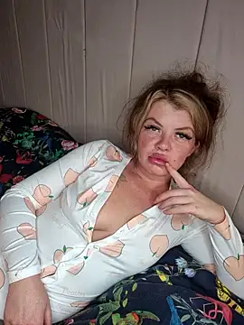 Snapshot of Just_peaches_not_cream chatting on 10.09.25 Just peaches not cream online show from 10.09.25