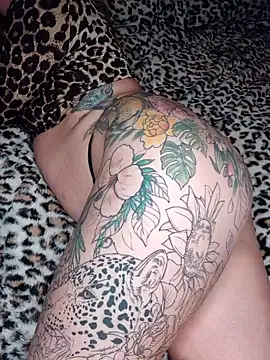 Snapshot of Just_peaches_not_cream chatting on 10.29.25 Just peaches not cream online show from 10.29.25