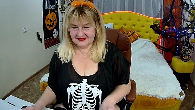 EmmaEllison online show from 10.28.25
