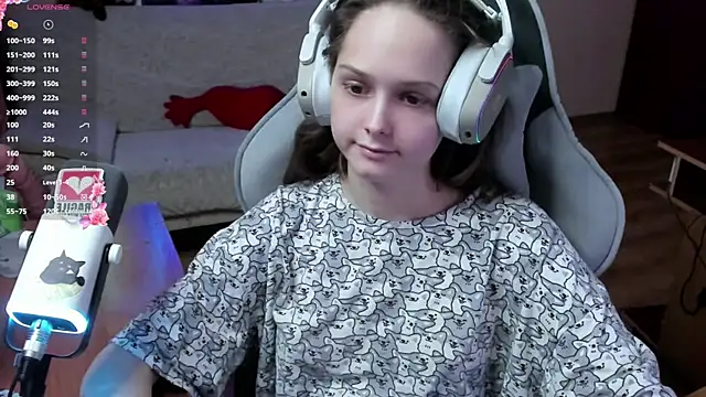 Snapshot of SharybbFace chatting on 02.17.26 SharybbFace online show from 02.17.26