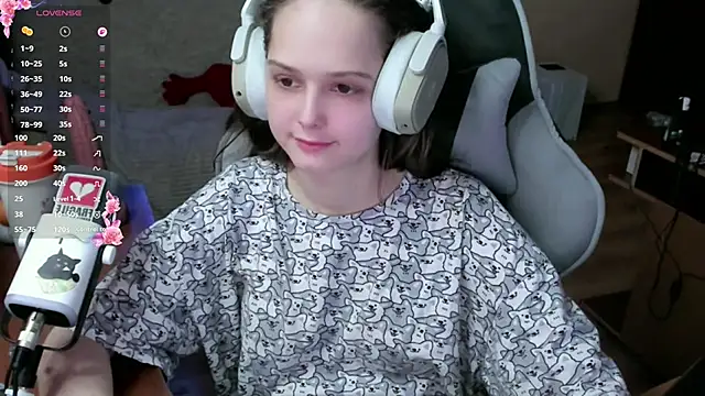 Snapshot of SharybbFace chatting on 02.25.26 SharybbFace online show from 02.25.26