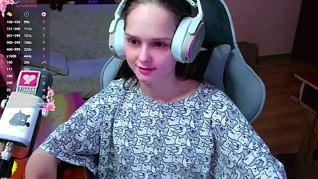 Snapshot of SharybbFace chatting on 02.28.26 SharybbFace online show from 02.28.26