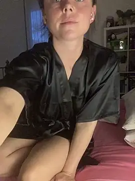 Snapshot of Mia_Winters chatting on 10.22.25 Mia Winters online show from 10.22.25