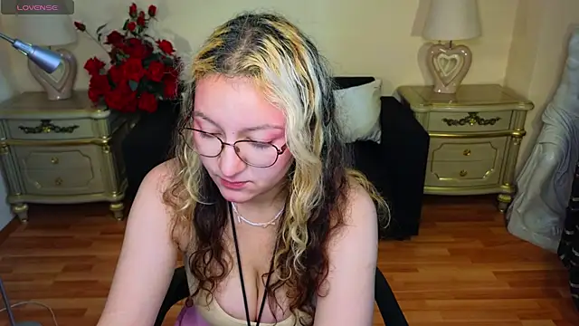 JuicyLullu online show from 09.17.25