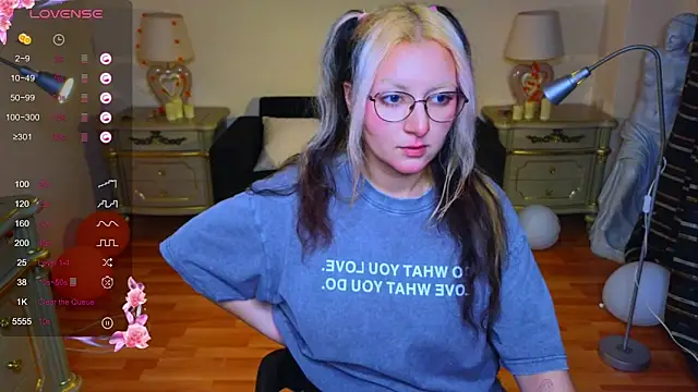 JuicyLullu online show from 11.07.25