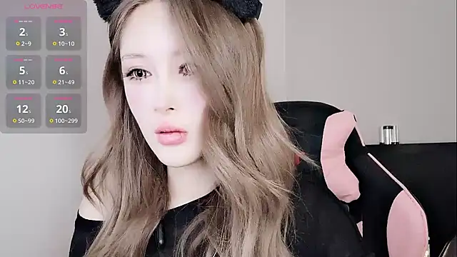 Snapshot of QiaoHui chatting on 12.02.25 QiaoHui online show from 12.02.25