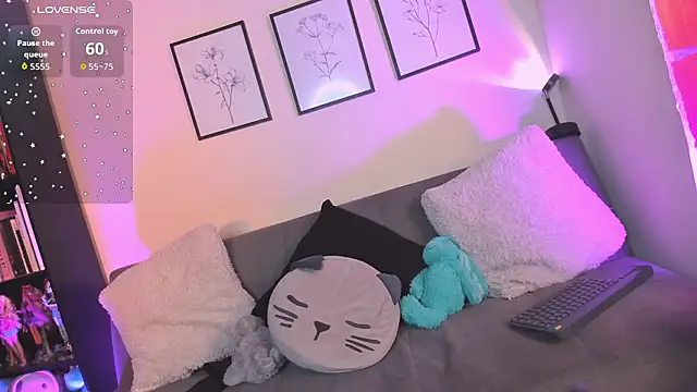 Snapshot of dreamdanna chatting on 02.24.26 dreamdanna online show from 02.24.26