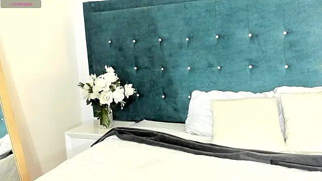 Snapshot of LiilyAdams chatting on 11.10.25 LiilyAdams online show from 11.10.25