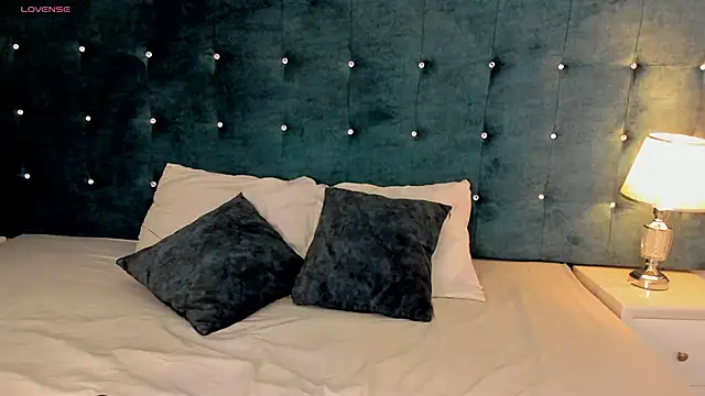 Snapshot of LiilyAdams chatting on 11.25.25 LiilyAdams online show from 11.25.25