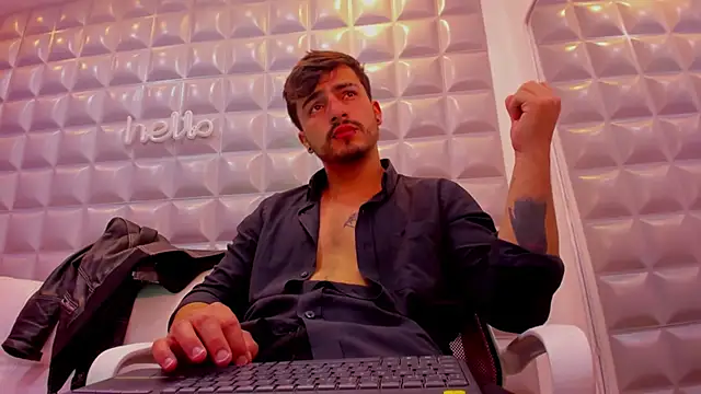 Snapshot of Jack_Daniel__ chatting on 10.01.25 Jack Daniel online show from 10.01.25