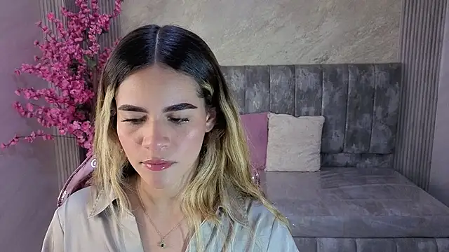 Snapshot of lilith4_s chatting on 10.15.25 lilith4 s online show from 10.15.25