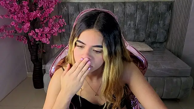 Snapshot of lilith4_s chatting on 10.23.25 lilith4 s online show from 10.23.25