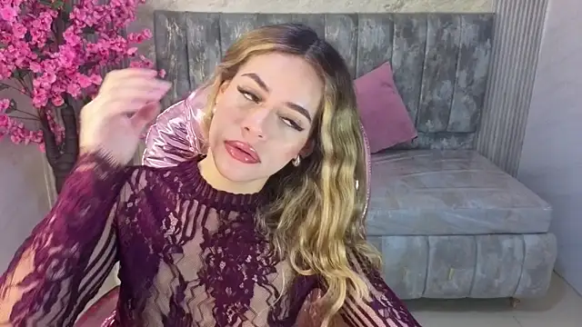 Snapshot of lilith4_s chatting on 11.25.25 lilith4 s online show from 11.25.25