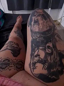 Snapshot of agnesvela chatting on 10.15.25 agnesvela online show from 10.15.25