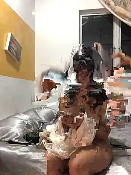 Snapshot of estradiolist chatting on 09.18.25 estradiolist online show from 09.18.25