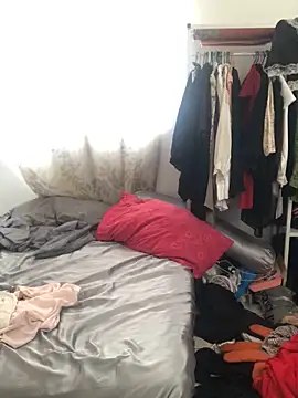 Snapshot of estradiolist chatting on 10.10.25 estradiolist online show from 10.10.25