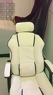 Snapshot of lulu5211 chatting on 11.19.25 lulu5211 online show from 11.19.25