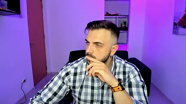 Snapshot of Jace_Thorne chatting on 11.17.25 Jace Thorne online show from 11.17.25