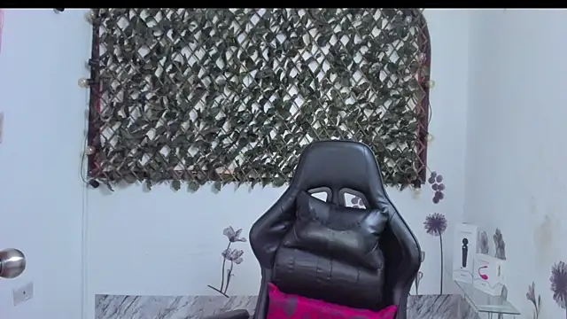 Luna021 1 online show from 10.17.25