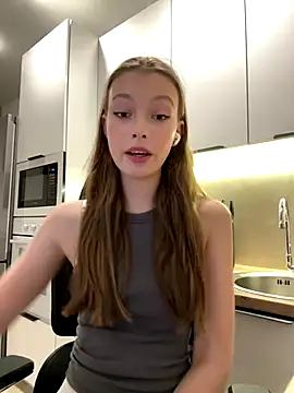 FriendlyFire 18 online show from 09.23.25