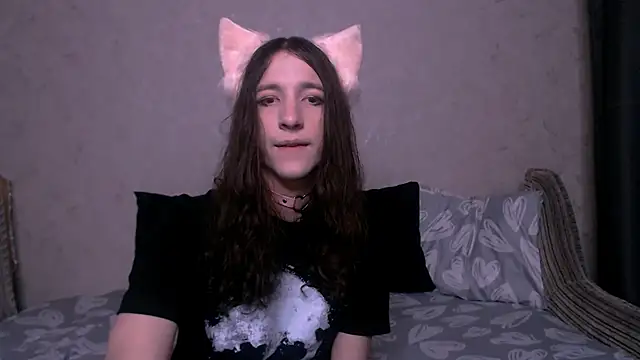 Snapshot of SilverMuse_ chatting on 10.04.25 SilverMuse online show from 10.04.25