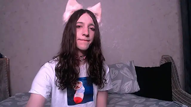 Snapshot of SilverMuse_ chatting on 10.06.25 SilverMuse online show from 10.06.25