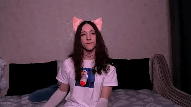 Snapshot of SilverMuse_ chatting on 11.06.25 SilverMuse online show from 11.06.25