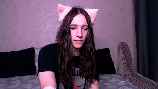 Snapshot of SilverMuse_ chatting on 11.13.25 SilverMuse online show from 11.13.25