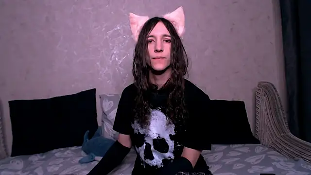 Snapshot of SilverMuse_ chatting on 11.28.25 SilverMuse online show from 11.28.25