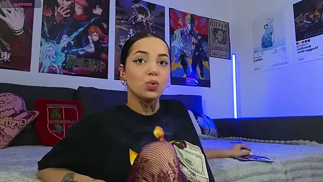 Snapshot of KiraQuinn1 chatting on 09.29.25 KiraQuinn1 online show from 09.29.25