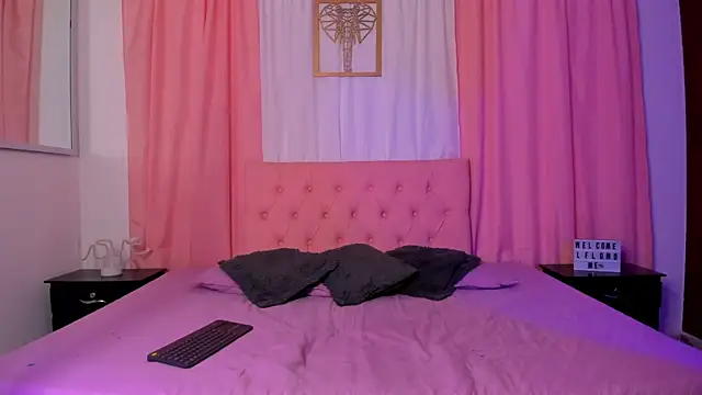 Snapshot of Nova_Luv_ chatting on 10.11.25 Nova Luv online show from 10.11.25