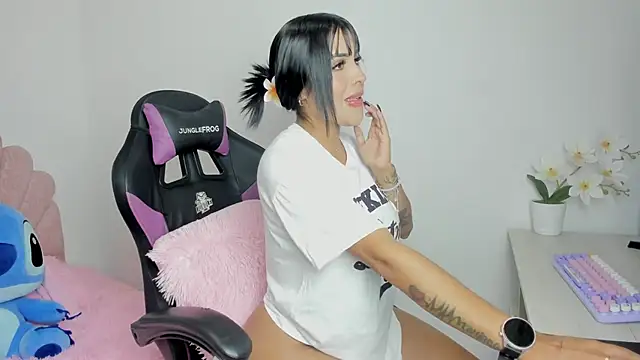 evelynrojas online show from 11.25.25