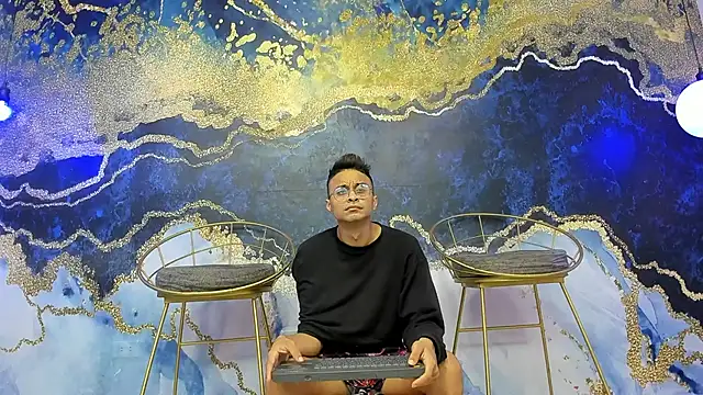 Juicy Creww online show from 11.01.25