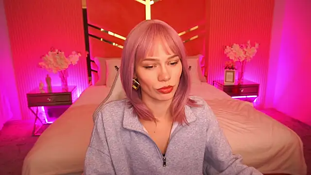 ShyySiren online show from 10.05.25