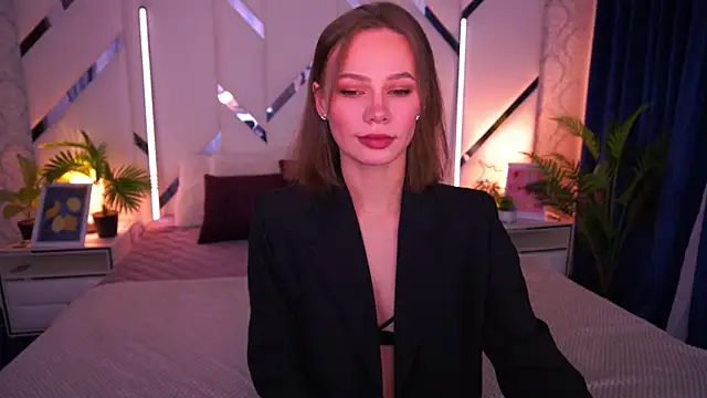 ShyySiren online show from 12.17.25