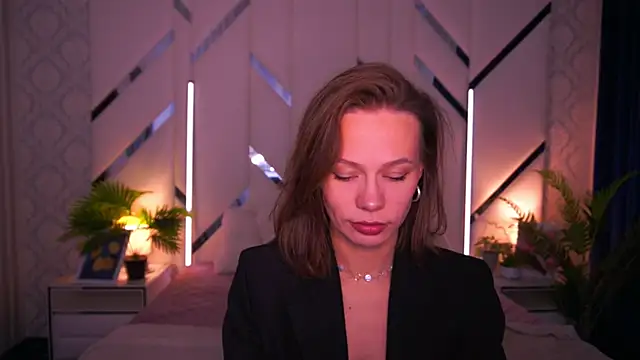 ShyySiren online show from 12.23.25