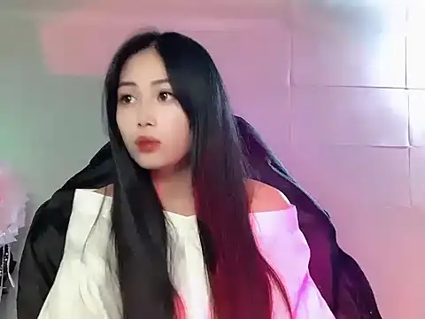 Lyly4757 online show from 12.18.25