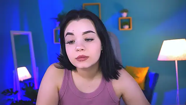 Snapshot of leslierowe_ chatting on 10.05.25 leslierowe online show from 10.05.25