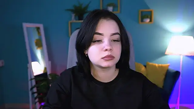 Snapshot of leslierowe_ chatting on 10.16.25 leslierowe online show from 10.16.25