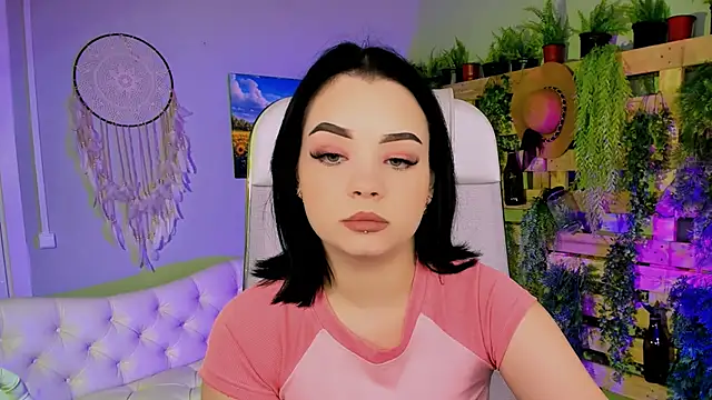 Snapshot of leslierowe_ chatting on 10.18.25 leslierowe online show from 10.18.25