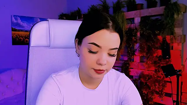 Snapshot of leslierowe_ chatting on 10.20.25 leslierowe online show from 10.20.25