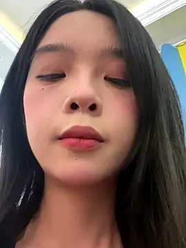 qiqi x online show from 10.12.25