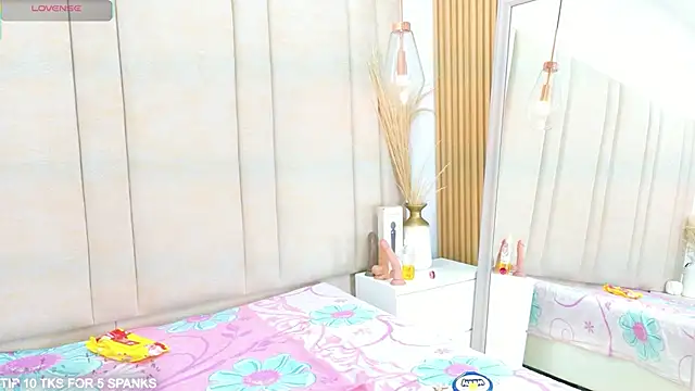 Snapshot of ChantalBlaiir chatting on 12.22.25 ChantalBlaiir online show from 12.22.25