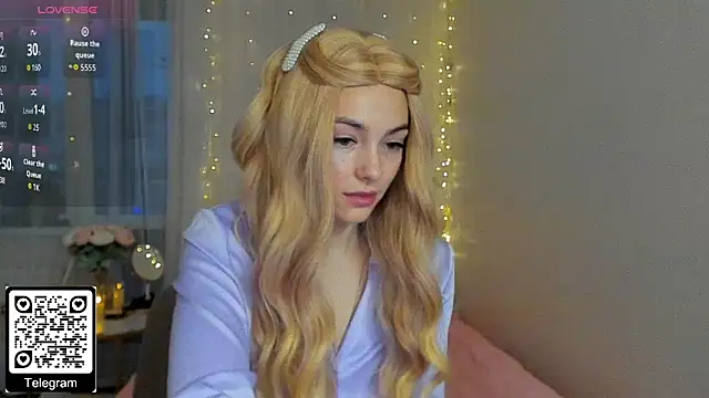 Snapshot of KristenHarrington chatting on 12.20.25 KristenHarrington online show from 12.20.25