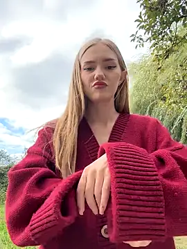 MilaMoone online show from 10.02.25