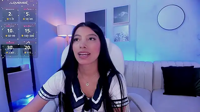 Tiffany Low online show from 11.03.25