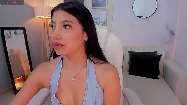 Tiffany Low online show from 11.09.25